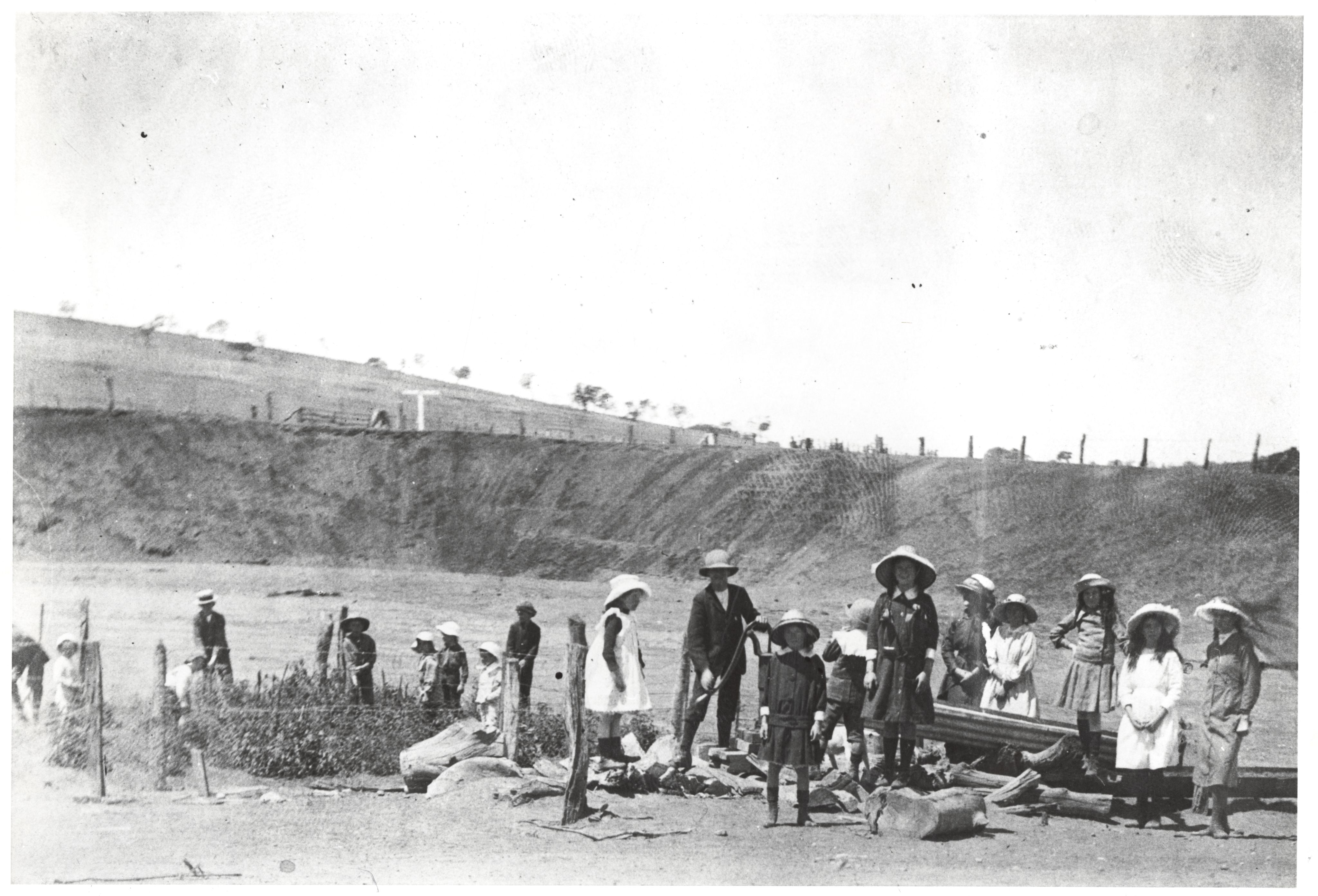 Rice Creek school garden, 1916. SLSA: B 37096   