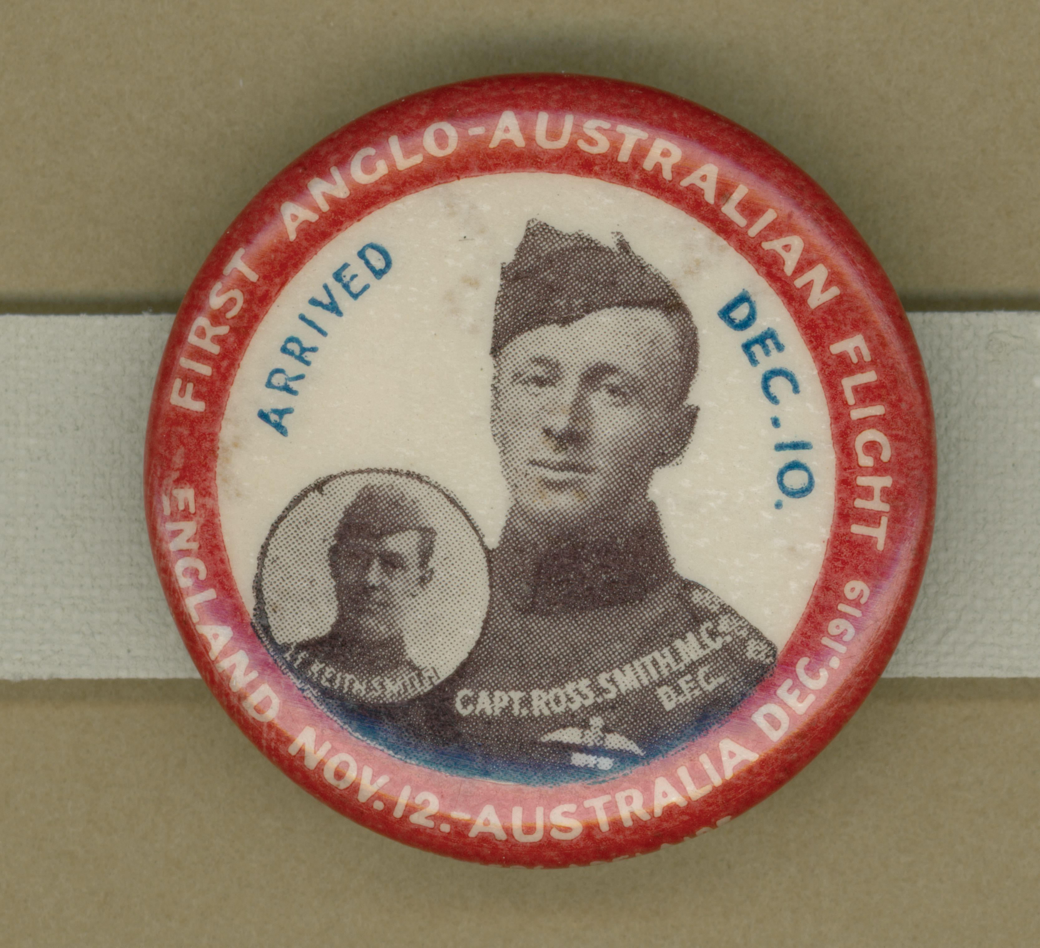 A badge souvenir of Ross Smith, with an insert of Keith Smith. From the collection of Lottie Richards. SLSA: PRG 903/1/156