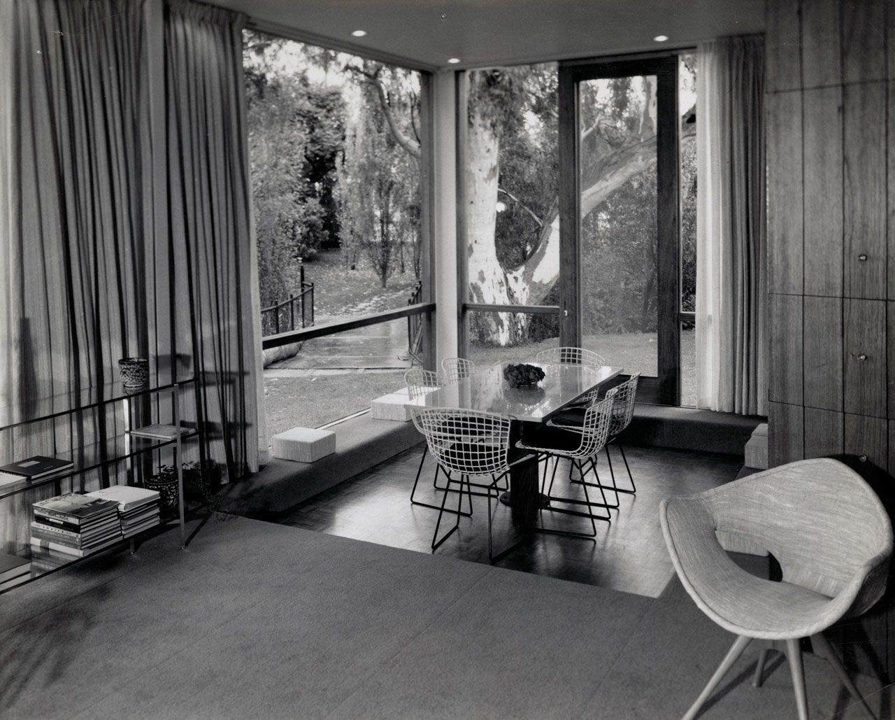 An internal photograph of house at 224b Cross Rd (Napier Terrace), Unley Park, including dining area and view to garden. Designed by architects Cheesman, Doley, Brabham and Neighbour. SLSA: BRG 346/28/CheesmanandCo/15/10