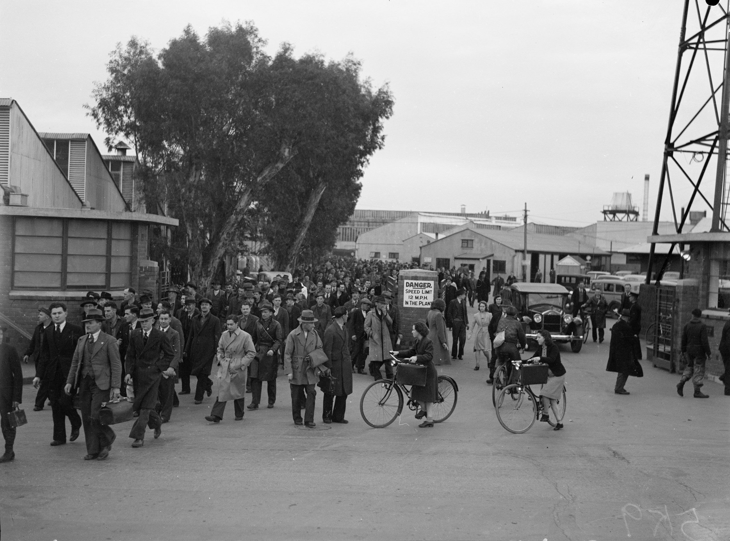 Knock-off time, 1941. SLSA: BRG 213/207/5/397 