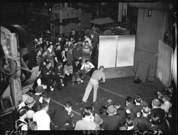 Lunchtime quoits at Woodville, 1943. Photographer D Darian Smith. SLSA: BRG 213/207/5/546