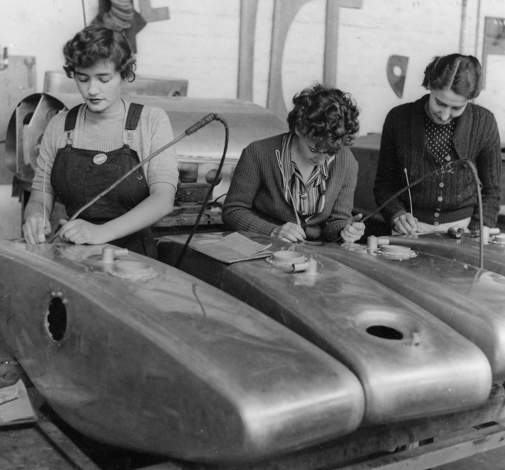 Cleaning dust from bomber tanks, 1943. Photographer D Darian Smith.  SLSA: B 7798/420