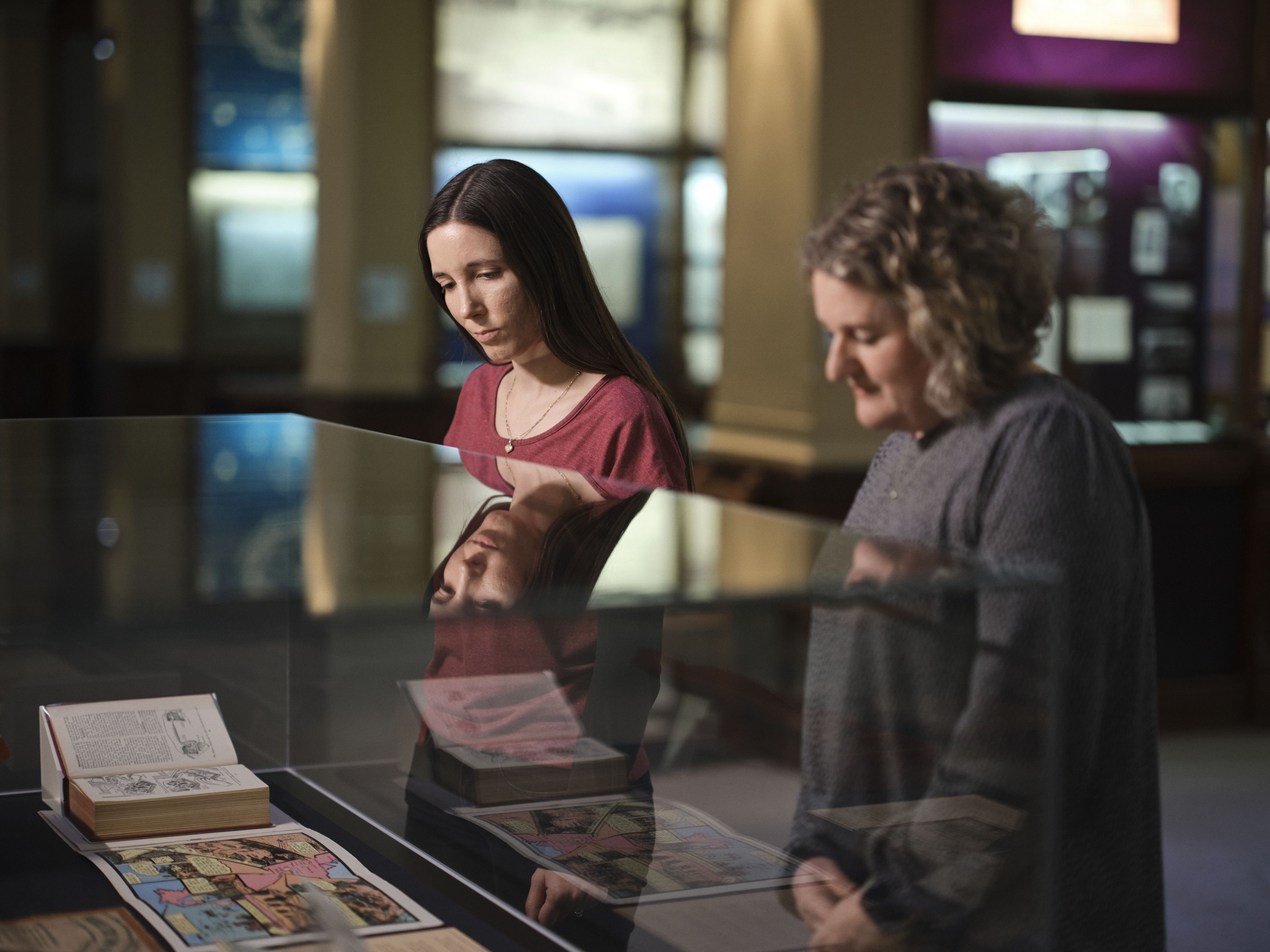 Exhibition bays and display cabinets in the Mortlock Chamber.